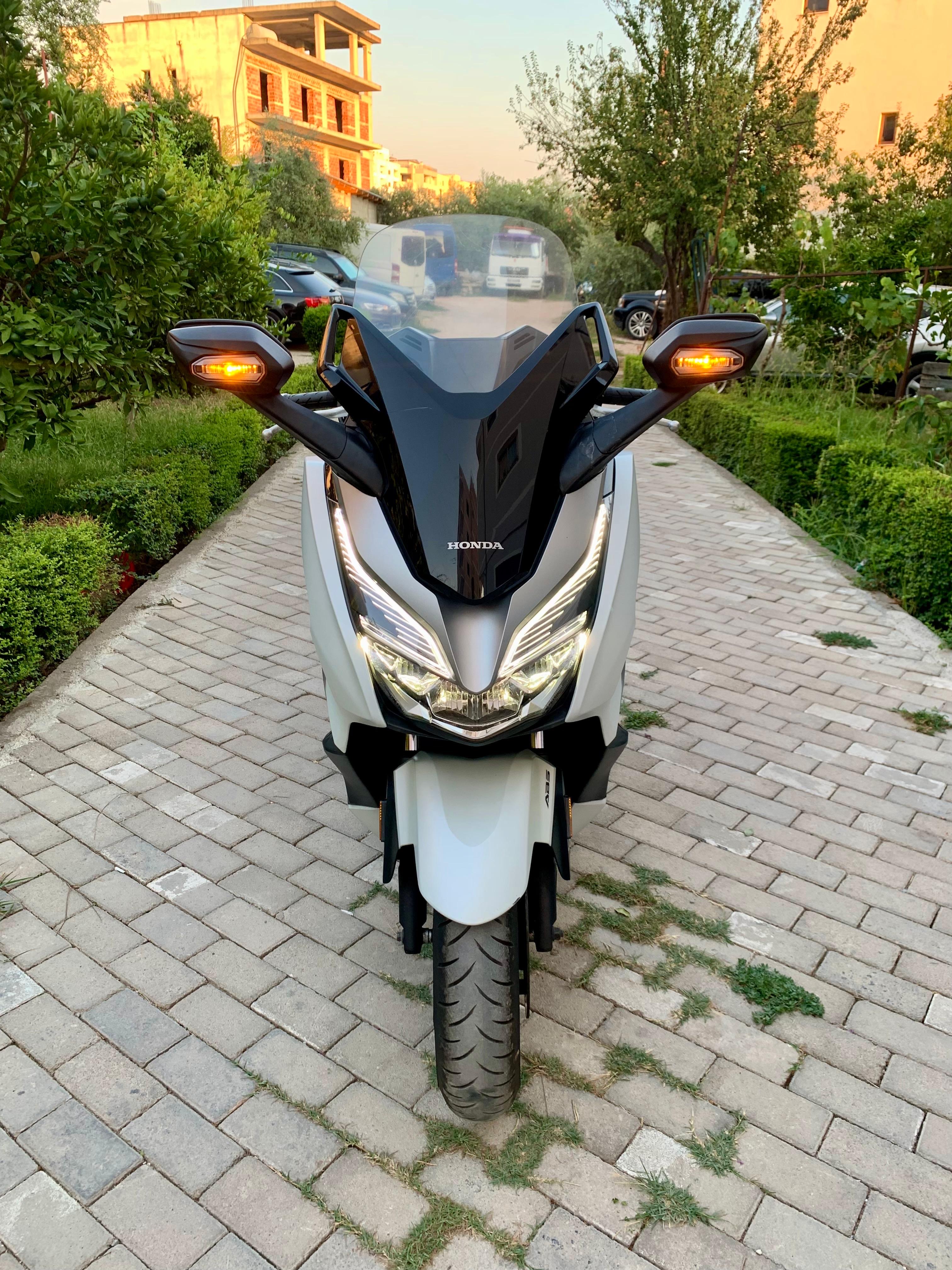 HONDA I sapo ardhur nga Italia me dogane te paguar
Honda Forza 300 ABS TCS LED, keyless goo. viti 2018. Km 23000
Komputer bordi 2 çelsa xhami ulet dhe ngrihet me buton gomat e reja BRIDGESTONE.Shum ekonomik dhe praktik per levizje ne qytet dhe rruge te gjata. Per me shum info tel 0688527772