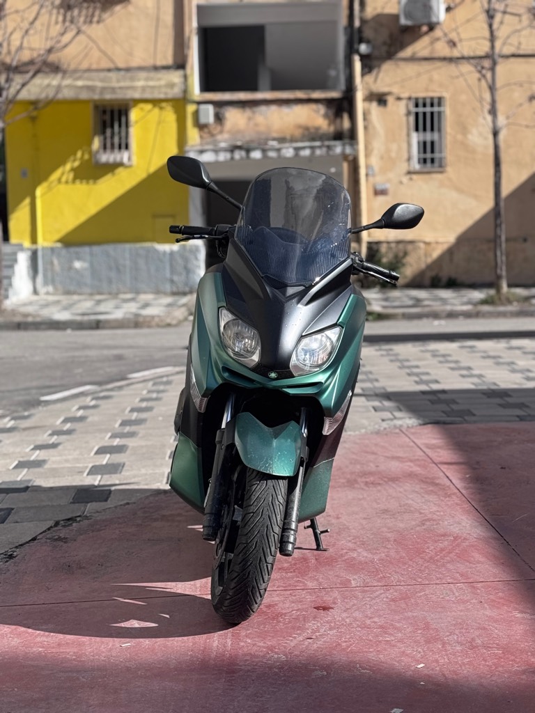 YAMAHA Xmax 250
2011
Mbeshtetese yamaha
Freksion malosi
tel:0684408194